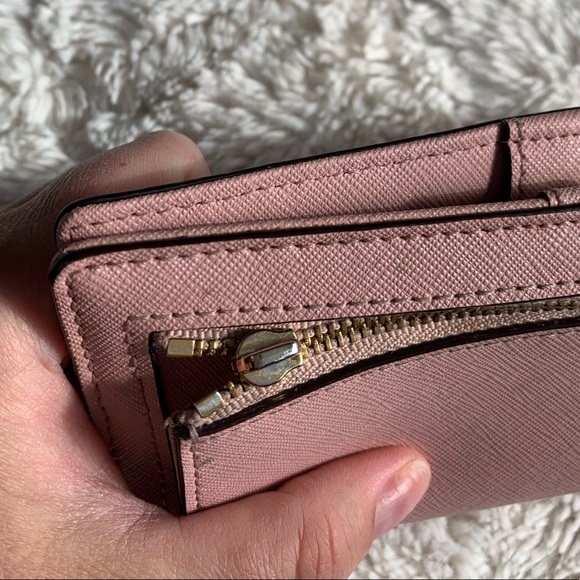 Kate Spade Wallet. - Picture 4 of 5